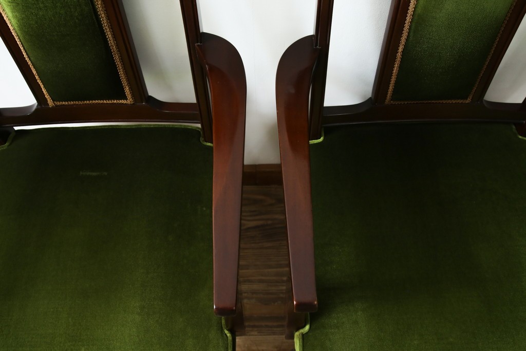 中古　神戸洋家具　メープル不二屋　上品な佇まいが魅力的なアームチェア2脚セット　(R-084421)