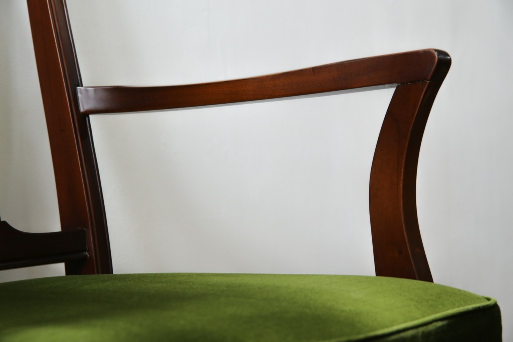 中古　神戸洋家具　メープル不二屋　上品な佇まいが魅力的なアームチェア2脚セット　(R-084421)