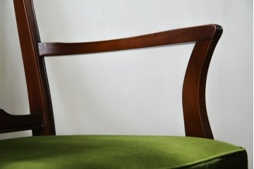 中古　神戸洋家具　メープル不二屋　上品な佇まいが魅力的なアームチェア2脚セット　(R-084421)