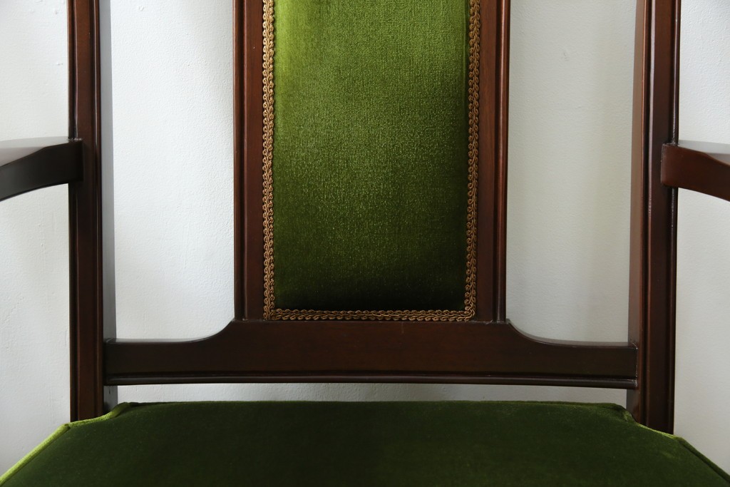 中古　神戸洋家具　メープル不二屋　上品な佇まいが魅力的なアームチェア2脚セット　(R-084421)