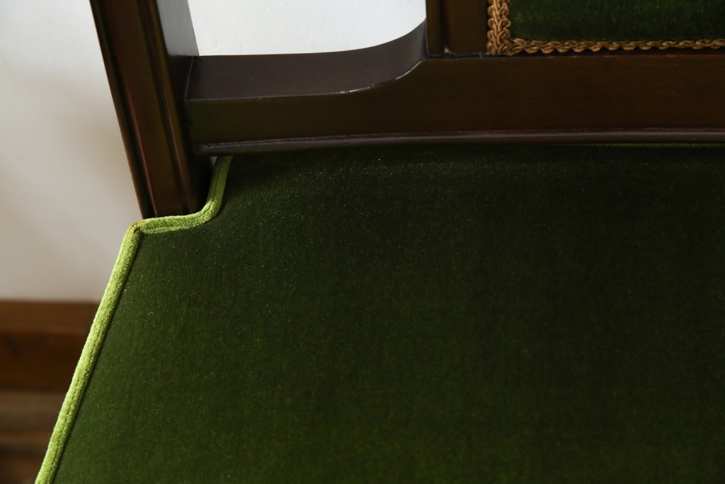 中古　神戸洋家具　メープル不二屋　上品な佇まいが魅力的なアームチェア2脚セット　(R-084421)