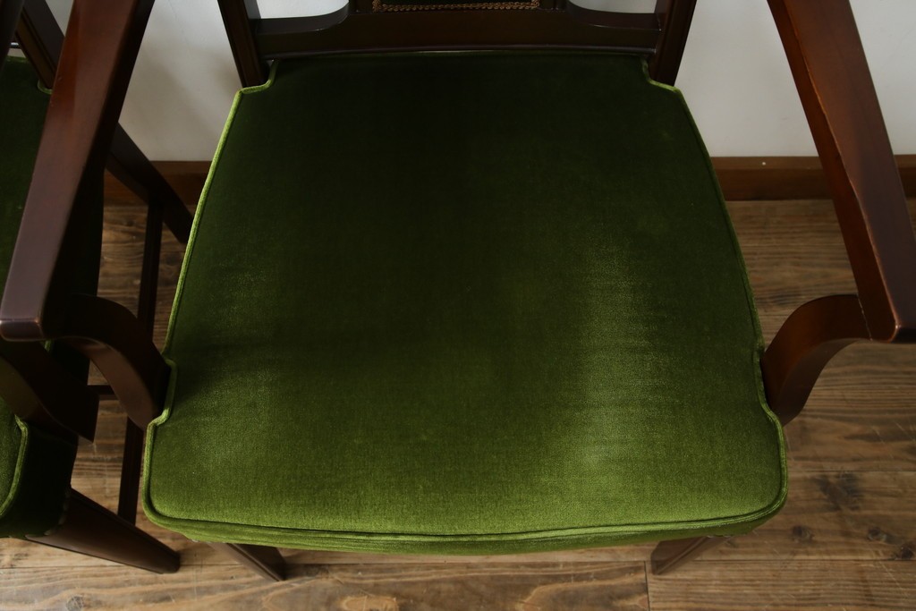 中古　神戸洋家具　メープル不二屋　上品な佇まいが魅力的なアームチェア2脚セット　(R-084421)