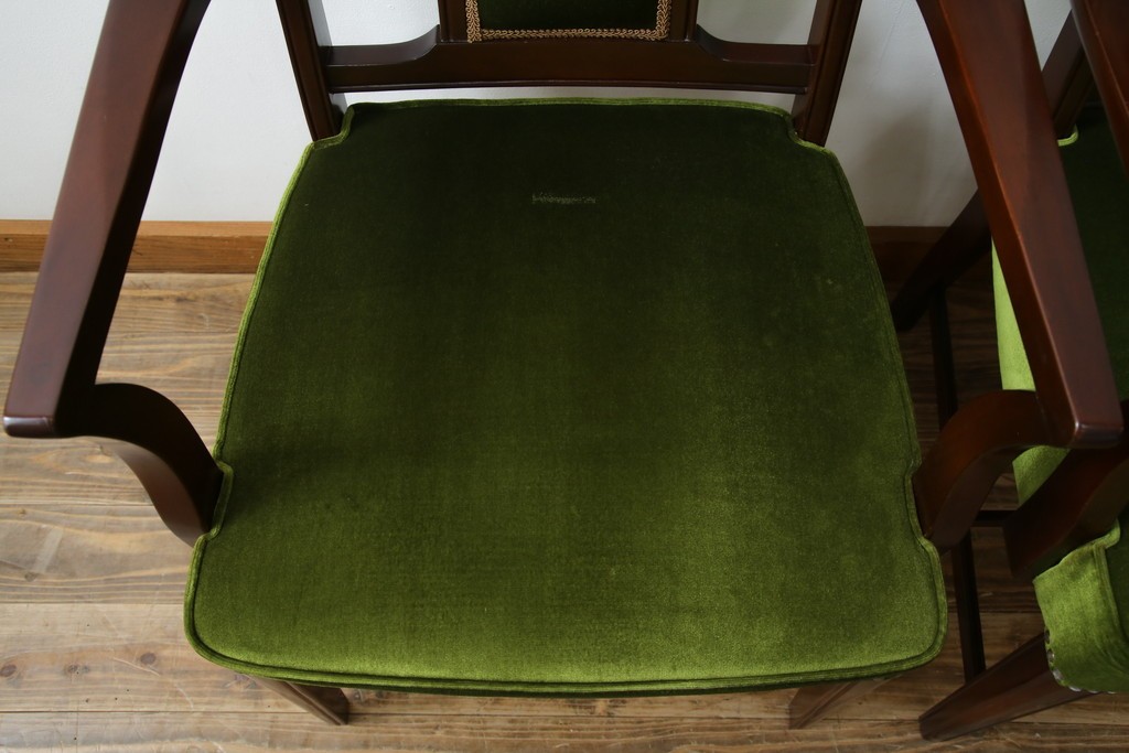 中古　神戸洋家具　メープル不二屋　上品な佇まいが魅力的なアームチェア2脚セット　(R-084421)