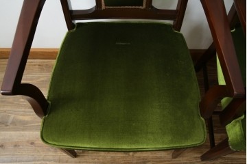 中古　神戸洋家具　メープル不二屋　上品な佇まいが魅力的なアームチェア2脚セット　(R-084421)