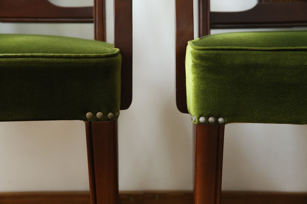 中古　神戸洋家具　メープル不二屋　上品な佇まいが魅力的なアームチェア2脚セット　(R-084421)