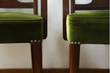 中古　神戸洋家具　メープル不二屋　上品な佇まいが魅力的なアームチェア2脚セット　(R-084421)