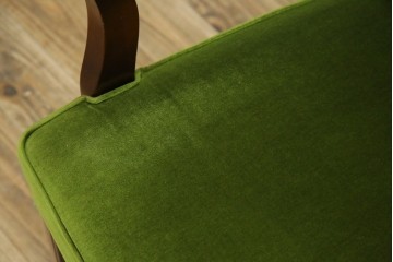 中古　神戸洋家具　メープル不二屋　上品な佇まいが魅力的なアームチェア2脚セット　(R-084421)