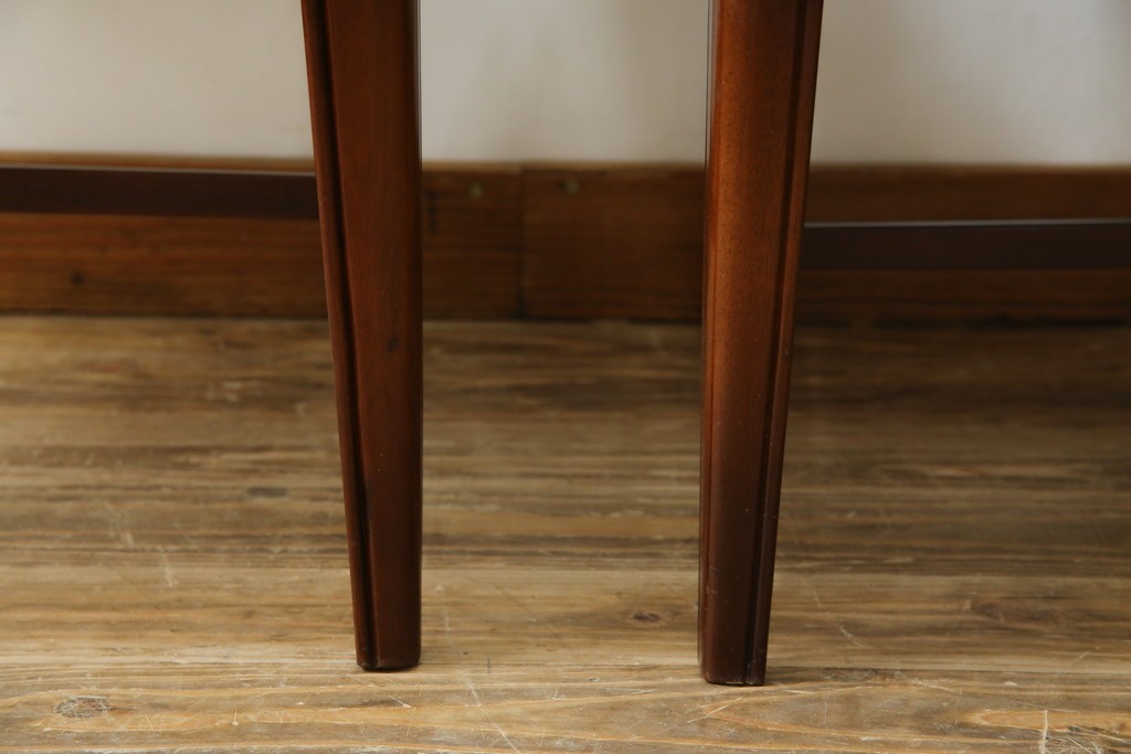 中古　神戸洋家具　メープル不二屋　上品な佇まいが魅力的なアームチェア2脚セット　(R-084421)