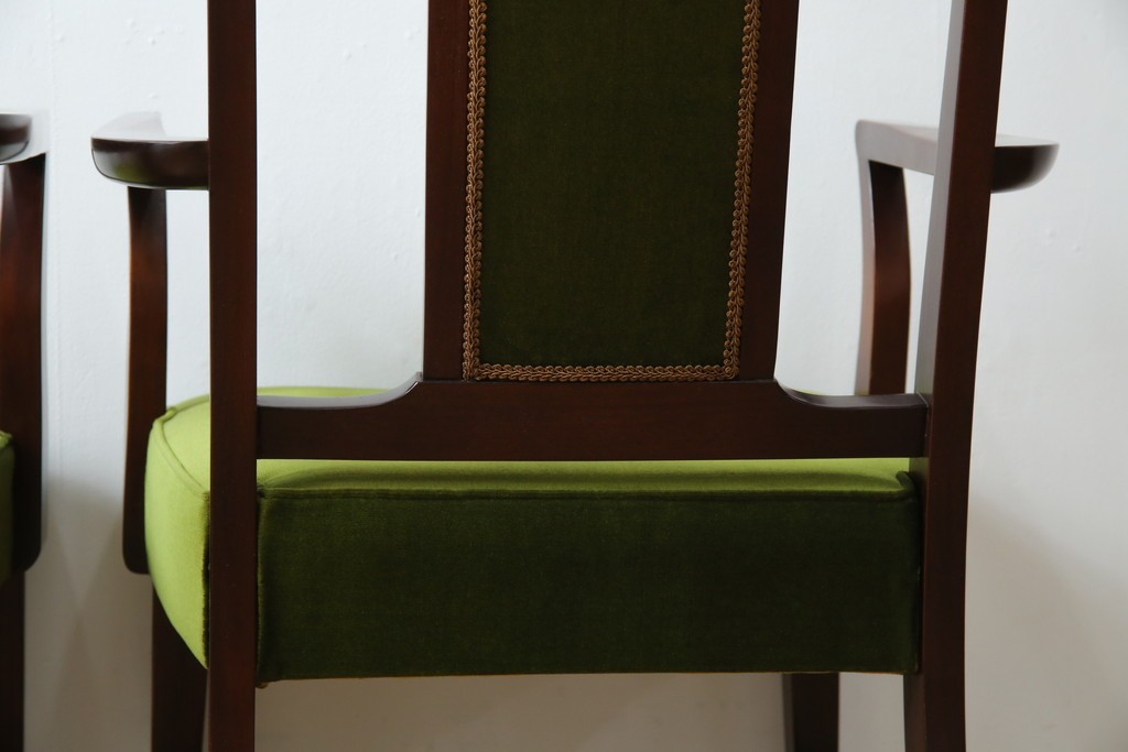 中古　神戸洋家具　メープル不二屋　上品な佇まいが魅力的なアームチェア2脚セット　(R-084421)