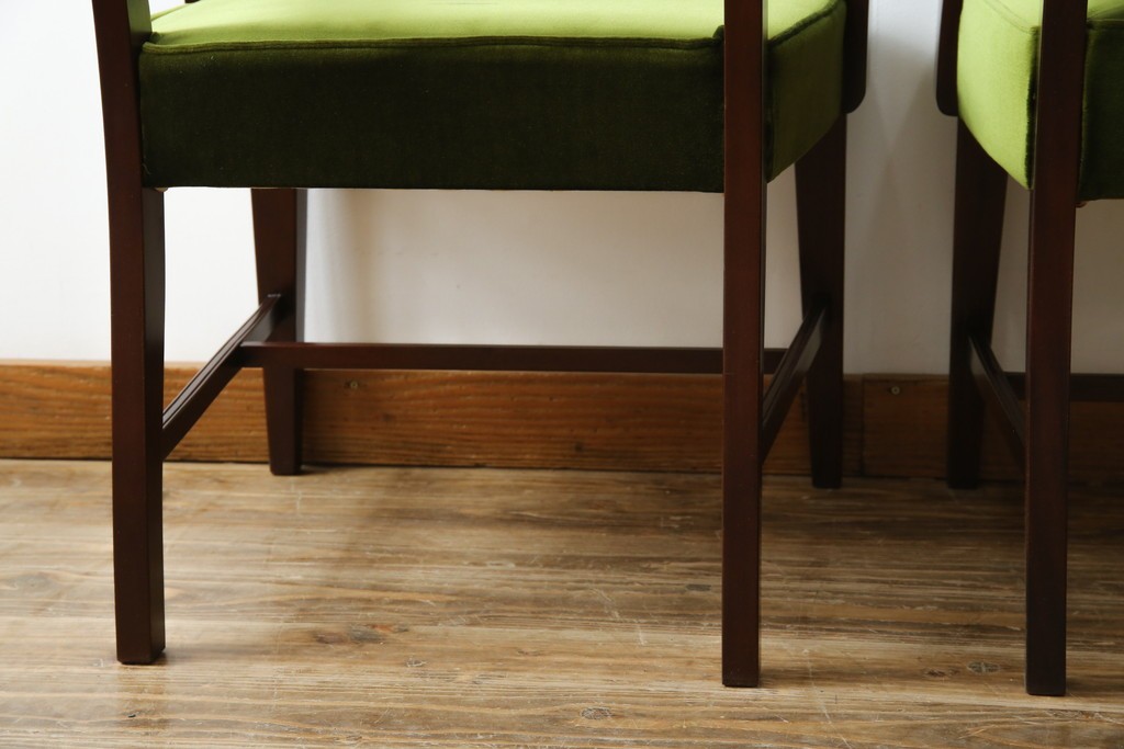 中古　神戸洋家具　メープル不二屋　上品な佇まいが魅力的なアームチェア2脚セット　(R-084421)