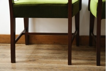 中古　神戸洋家具　メープル不二屋　上品な佇まいが魅力的なアームチェア2脚セット　(R-084421)