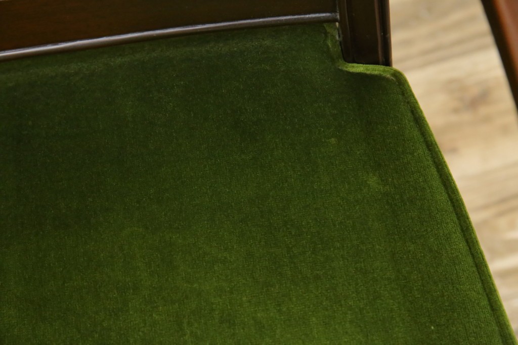 中古　神戸洋家具　メープル不二屋　上品な佇まいが魅力的なアームチェア2脚セット　(R-084421)