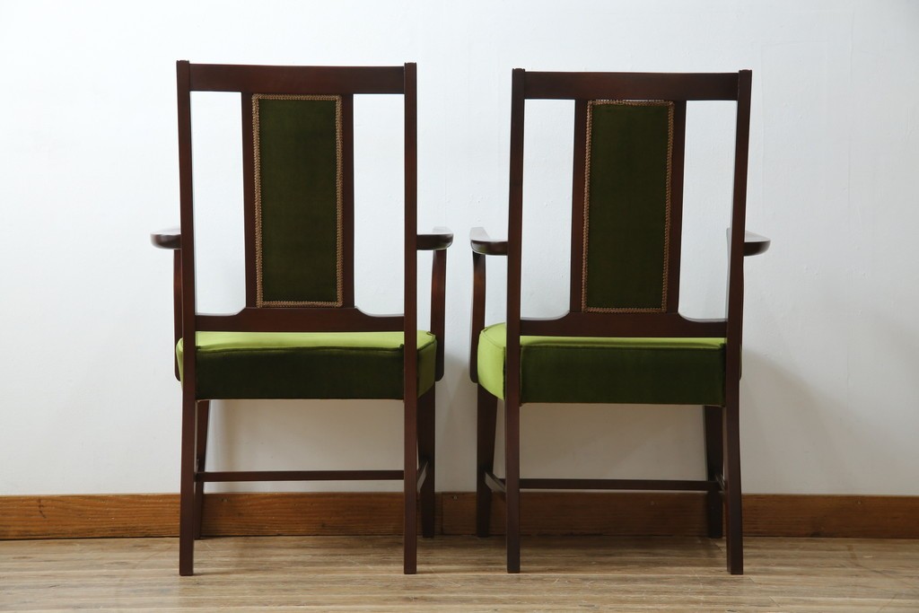 中古　神戸洋家具　メープル不二屋　上品な佇まいが魅力的なアームチェア2脚セット　(R-084421)