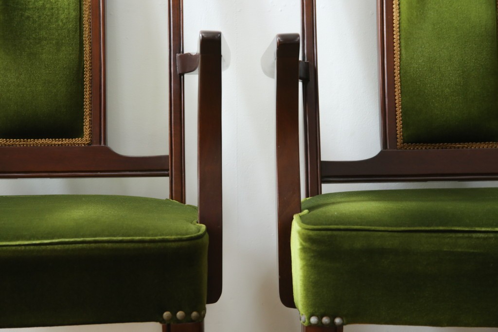 中古　神戸洋家具　メープル不二屋　上品な佇まいが魅力的なアームチェア2脚セット　(R-084421)