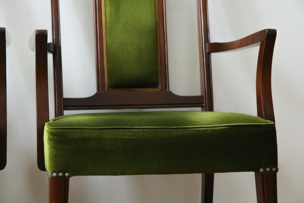 中古　神戸洋家具　メープル不二屋　上品な佇まいが魅力的なアームチェア2脚セット　(R-084421)