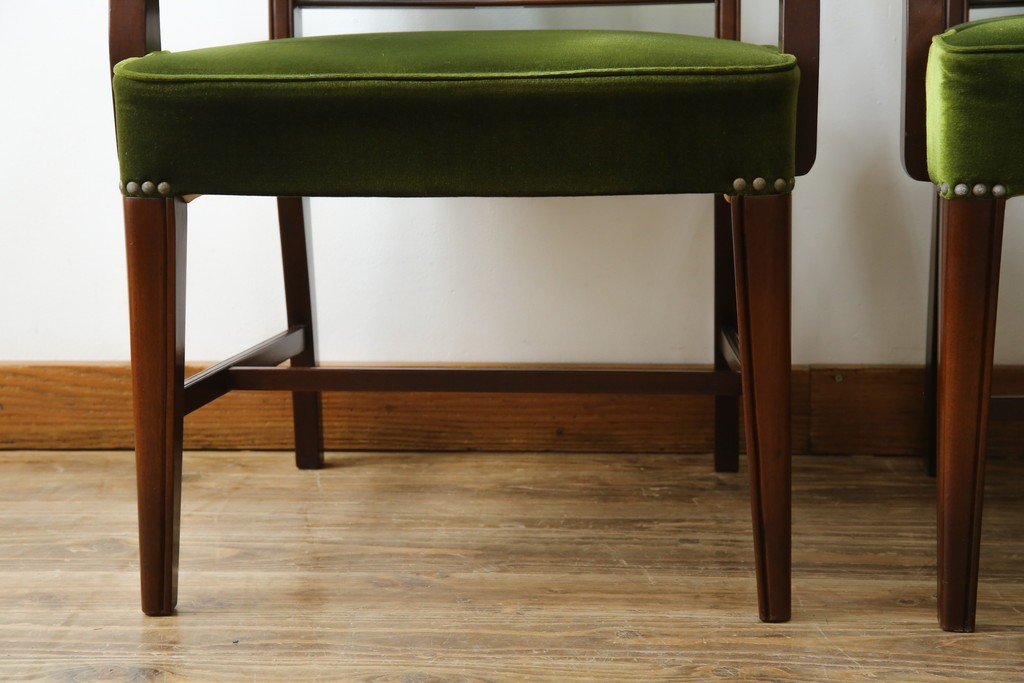 中古　神戸洋家具　メープル不二屋　上品な佇まいが魅力的なアームチェア2脚セット　(R-084421)