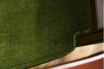 中古　神戸洋家具　メープル不二屋　上品な佇まいが魅力的なアームチェア2脚セット　(R-084421)