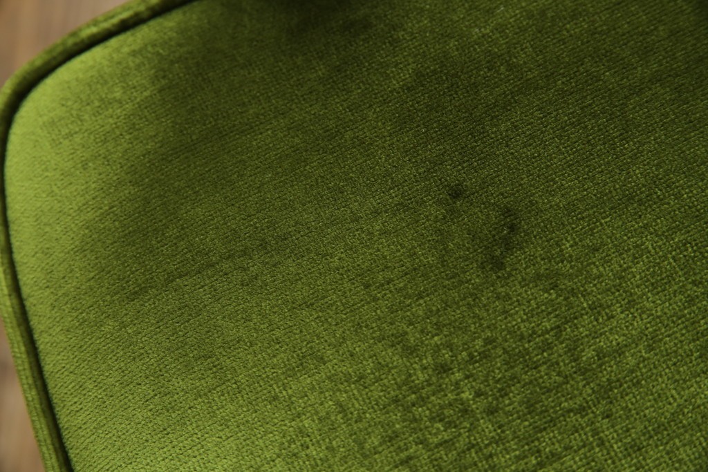 中古　神戸洋家具　メープル不二屋　上品な佇まいが魅力的なアームチェア2脚セット　(R-084421)