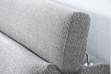 中古　美品　展示品　BoConcept(ボーコンセプト)　ヘッドレストの高さ調節可能　モダンで落ち着いた雰囲気の3人掛けソファ(2人掛け、3P、2P、L字型ソファ、カウチソファ、コーナーソファ、北欧)(定価約70万円)(R-084422)