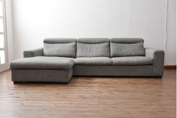 中古　美品　展示品　BoConcept(ボーコンセプト)　ヘッドレストの高さ調節可能　モダンで落ち着いた雰囲気の3人掛けソファ(2人掛け、3P、2P、L字型ソファ、カウチソファ、コーナーソファ、北欧)(定価約70万円)(R-084422)