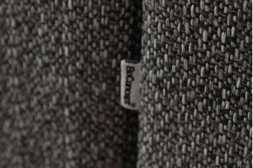 中古　美品　展示品　BoConcept(ボーコンセプト)　ヘッドレストの高さ調節可能　モダンで落ち着いた雰囲気の3人掛けソファ(2人掛け、3P、2P、L字型ソファ、カウチソファ、コーナーソファ、北欧)(定価約70万円)(R-084422)