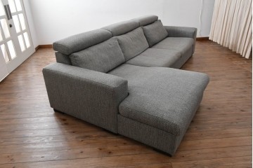 中古　美品　展示品　BoConcept(ボーコンセプト)　ヘッドレストの高さ調節可能　モダンで落ち着いた雰囲気の3人掛けソファ(2人掛け、3P、2P、L字型ソファ、カウチソファ、コーナーソファ、北欧)(定価約70万円)(R-084422)