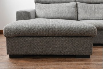 中古　美品　展示品　BoConcept(ボーコンセプト)　ヘッドレストの高さ調節可能　モダンで落ち着いた雰囲気の3人掛けソファ(2人掛け、3P、2P、L字型ソファ、カウチソファ、コーナーソファ、北欧)(定価約70万円)(R-084422)