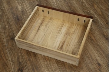 中古　美品　岩谷堂箪笥　くっきりとした杢目と立派な金具が全体を引き締め高級感を放つ観音扉付き着物箪笥　(R-084425)