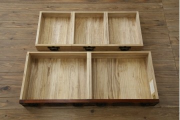 中古　美品　岩谷堂箪笥　くっきりとした杢目と立派な金具が全体を引き締め高級感を放つ観音扉付き着物箪笥　(R-084425)