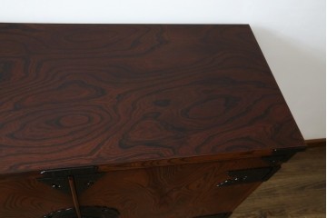 中古　美品　岩谷堂箪笥　くっきりとした杢目と立派な金具が全体を引き締め高級感を放つ観音扉付き着物箪笥　(R-084425)