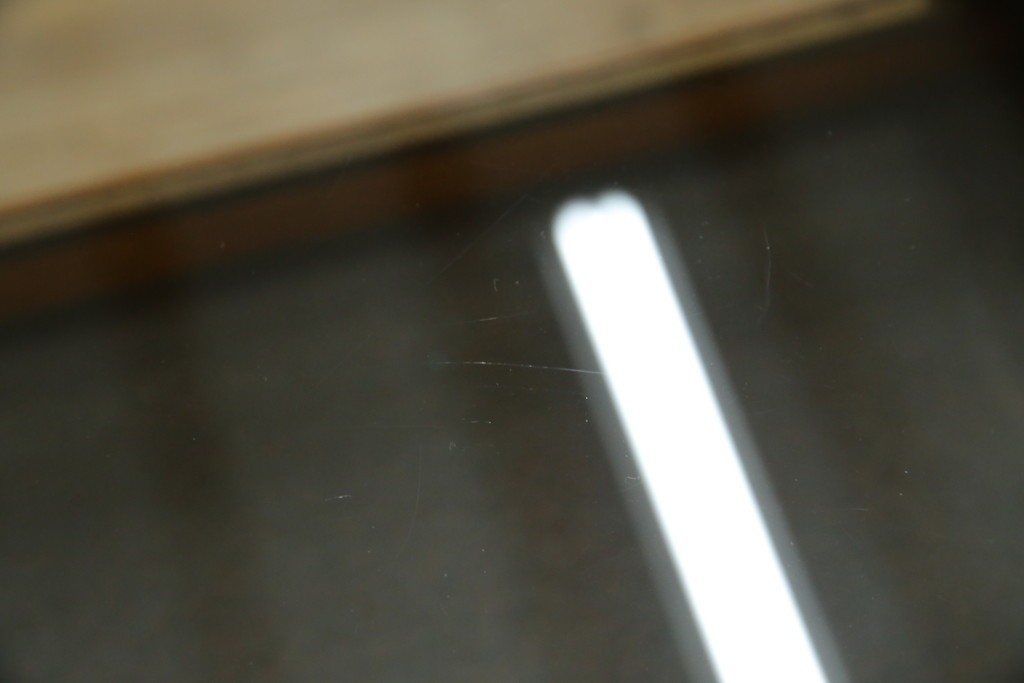 イギリスビンテージ　マホガニー材　象嵌入り　美しさと機能性を兼ね備えた魅せる収納が叶う上開き扉付きショーケース　(R-084426)