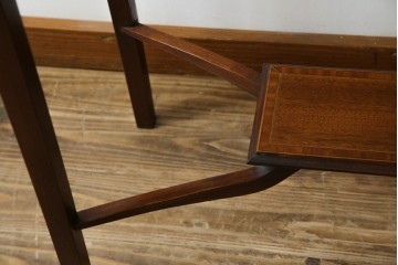 イギリスビンテージ　マホガニー材　象嵌入り　美しさと機能性を兼ね備えた魅せる収納が叶う上開き扉付きショーケース　(R-084426)