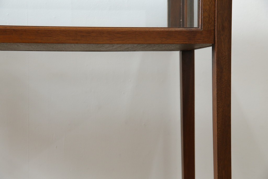 イギリスビンテージ　マホガニー材　象嵌入り　美しさと機能性を兼ね備えた魅せる収納が叶う上開き扉付きショーケース　(R-084426)