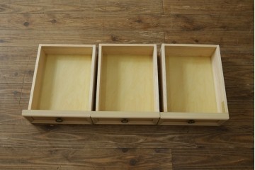 中古　希少な廃番品!　LYNN・HOLLYN(リン・ホーリン)　繊細でエレガントな彫刻装飾が目を引くテレビボード　(R-084427)