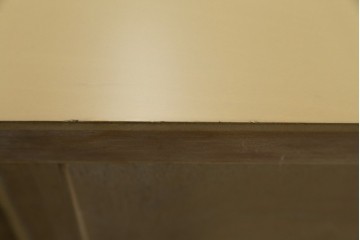 中古　希少な廃番品!　LYNN・HOLLYN(リン・ホーリン)　繊細でエレガントな彫刻装飾が目を引くテレビボード　(R-084427)