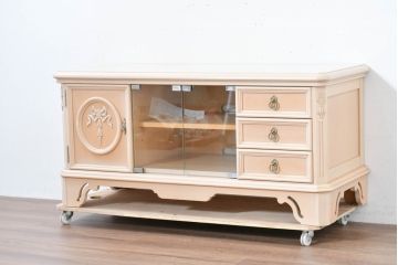 中古　希少な廃番品!　LYNN・HOLLYN(リン・ホーリン)　繊細でエレガントな彫刻装飾が目を引くテレビボード(テレビ台、TVボード、リビングボード、ローボード、サイドボード)(R-084427)