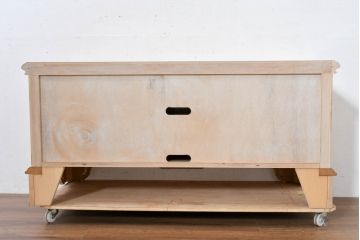 中古　希少な廃番品!　LYNN・HOLLYN(リン・ホーリン)　繊細でエレガントな彫刻装飾が目を引くテレビボード(テレビ台、TVボード、リビングボード、ローボード、サイドボード)(R-084427)