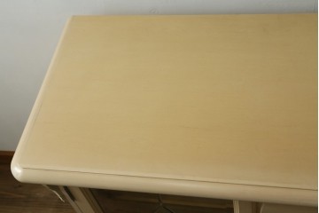 中古　希少な廃番品!　LYNN・HOLLYN(リン・ホーリン)　アンティーク調の取っ手や細やかな彫刻装飾が洗練されたデザインを引き立てるサイドボード　(R-084428)