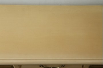 中古　希少な廃番品!　LYNN・HOLLYN(リン・ホーリン)　アンティーク調の取っ手や細やかな彫刻装飾が洗練されたデザインを引き立てるサイドボード　(R-084428)