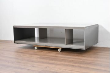 中古　B&B イタリア(Italia)　サーフェス(Surface)　シンプルでスタイリッシュなデザインと機能的収納で空間を引き立てるローテーブル(センターテーブル、リビングテーブル)(定価約110万円)(R-084429)