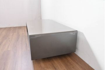 中古　B&B イタリア(Italia)　サーフェス(Surface)　シンプルでスタイリッシュなデザインと機能的収納で空間を引き立てるローテーブル(センターテーブル、リビングテーブル)(定価約110万円)(R-084429)