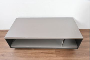 中古　B&B イタリア(Italia)　サーフェス(Surface)　シンプルでスタイリッシュなデザインと機能的収納で空間を引き立てるローテーブル(センターテーブル、リビングテーブル)(定価約110万円)(R-084429)