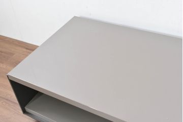 中古　B&B イタリア(Italia)　サーフェス(Surface)　シンプルでスタイリッシュなデザインと機能的収納で空間を引き立てるローテーブル(センターテーブル、リビングテーブル)(定価約110万円)(R-084429)