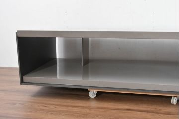 中古　B&B イタリア(Italia)　サーフェス(Surface)　シンプルでスタイリッシュなデザインと機能的収納で空間を引き立てるローテーブル(センターテーブル、リビングテーブル)(定価約110万円)(R-084429)