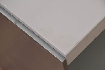 中古　B&B イタリア(Italia)　サーフェス(Surface)　シンプルでスタイリッシュなデザインと機能的収納で空間を引き立てるローテーブル(センターテーブル、リビングテーブル)(定価約110万円)(R-084429)