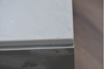 中古　B&B イタリア(Italia)　サーフェス(Surface)　シンプルでスタイリッシュなデザインと機能的収納で空間を引き立てるローテーブル(センターテーブル、リビングテーブル)(定価約110万円)(R-084429)