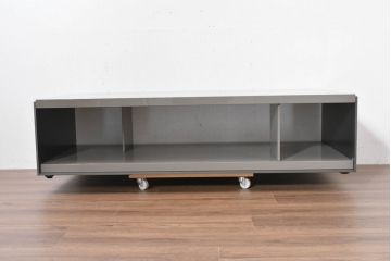 中古　B&B イタリア(Italia)　サーフェス(Surface)　シンプルでスタイリッシュなデザインと機能的収納で空間を引き立てるローテーブル(センターテーブル、リビングテーブル)(定価約110万円)(R-084430)