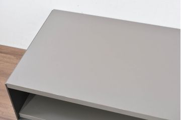 中古　B&B イタリア(Italia)　サーフェス(Surface)　シンプルでスタイリッシュなデザインと機能的収納で空間を引き立てるローテーブル(センターテーブル、リビングテーブル)(定価約110万円)(R-084430)