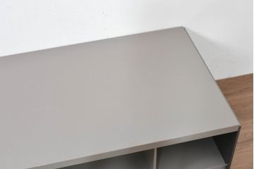 中古　B&B イタリア(Italia)　サーフェス(Surface)　シンプルでスタイリッシュなデザインと機能的収納で空間を引き立てるローテーブル(センターテーブル、リビングテーブル)(定価約110万円)(R-084430)