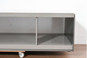 中古　B&B イタリア(Italia)　サーフェス(Surface)　シンプルでスタイリッシュなデザインと機能的収納で空間を引き立てるローテーブル(センターテーブル、リビングテーブル)(定価約110万円)(R-084430)